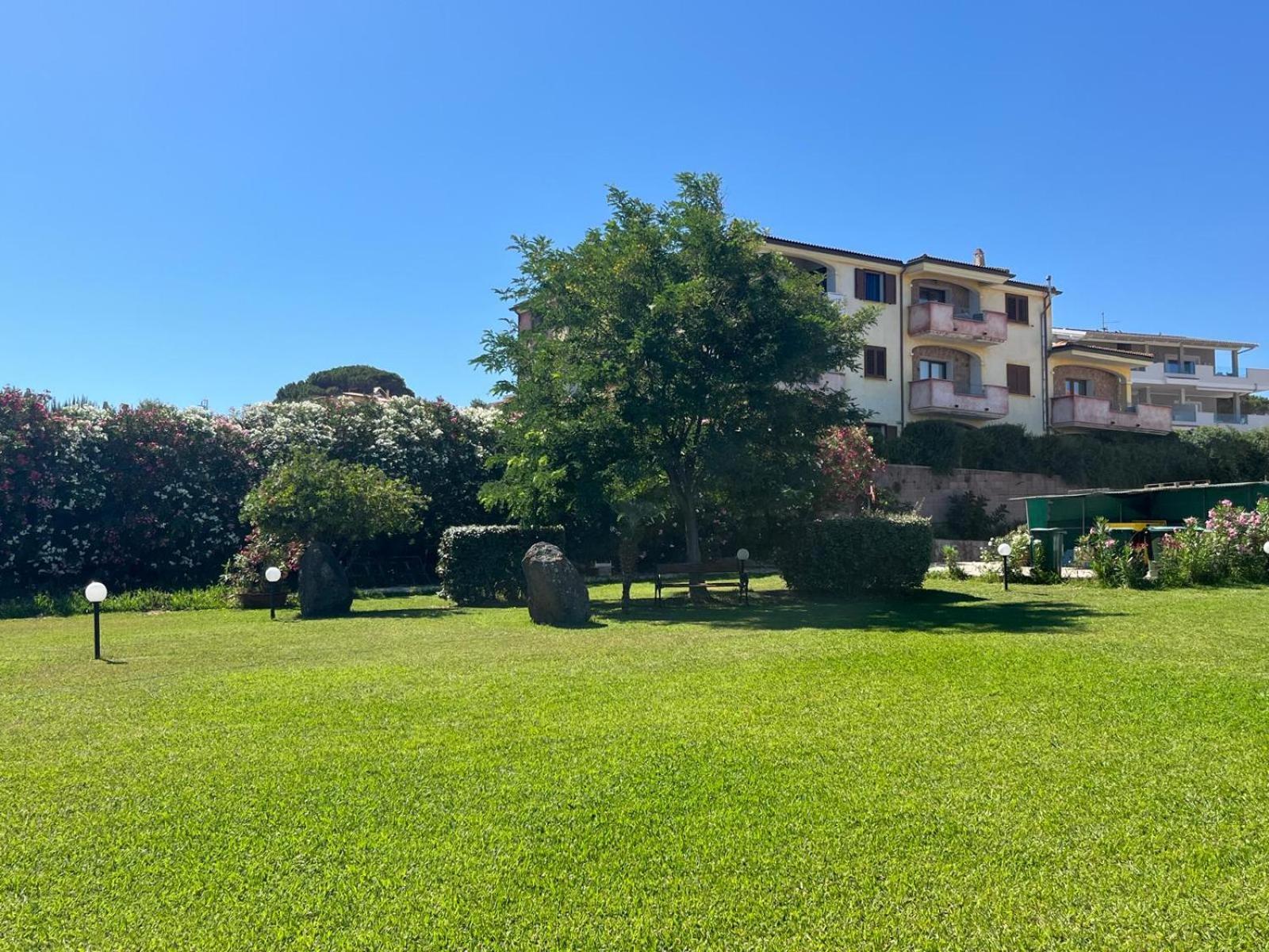 Appartamento Con Piscina Valledoria  Exterior foto